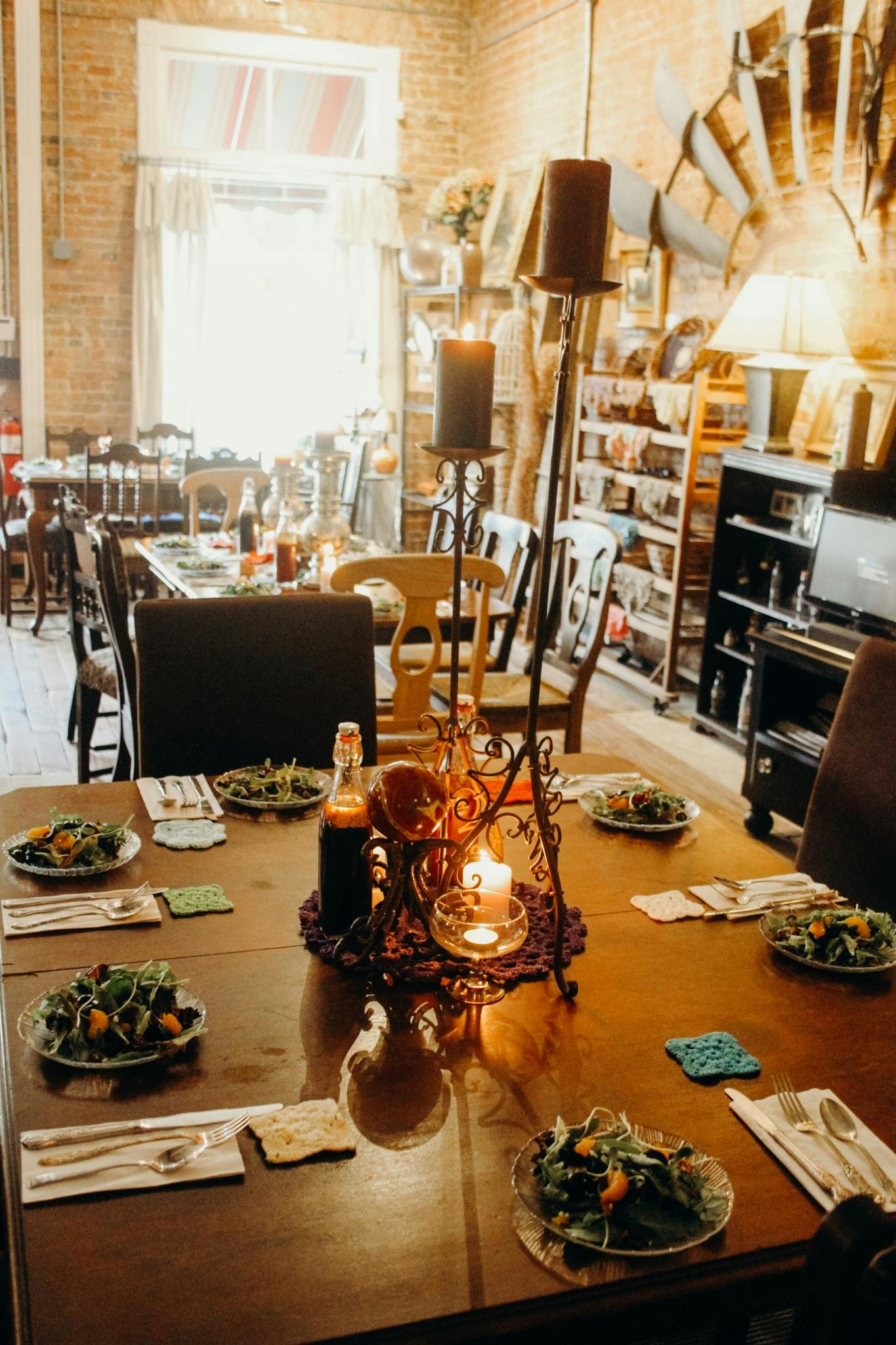 wild daisy farm cafe dining area. unique vintage decor like in a hallmark movie