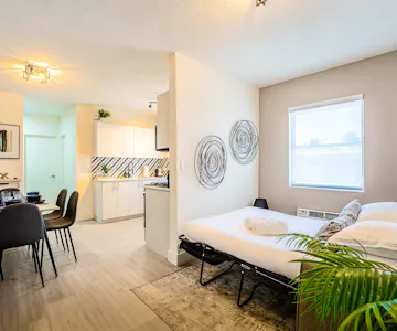 2 bedroom One queen bed two twin beds