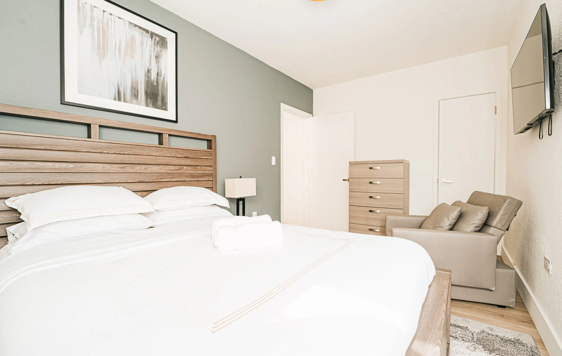 2 bedroom 2 queen bed