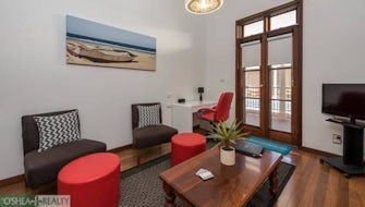 Deluxe Queen Suite