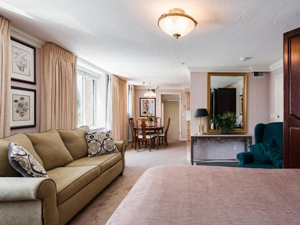 Superior Queen Studio