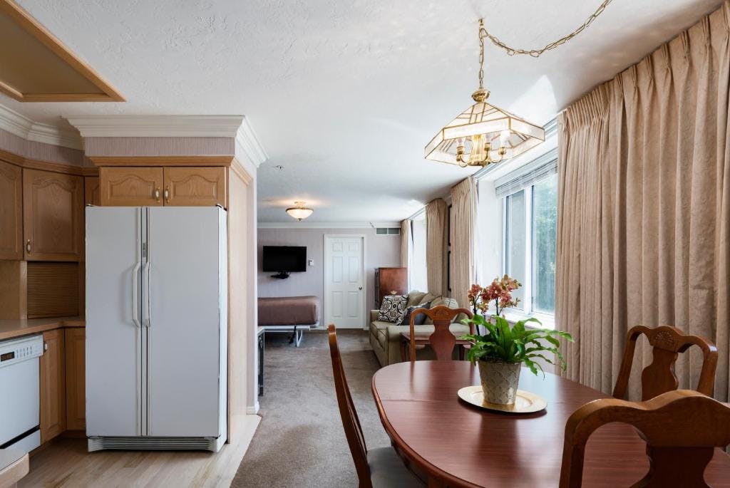 Superior Queen Studio