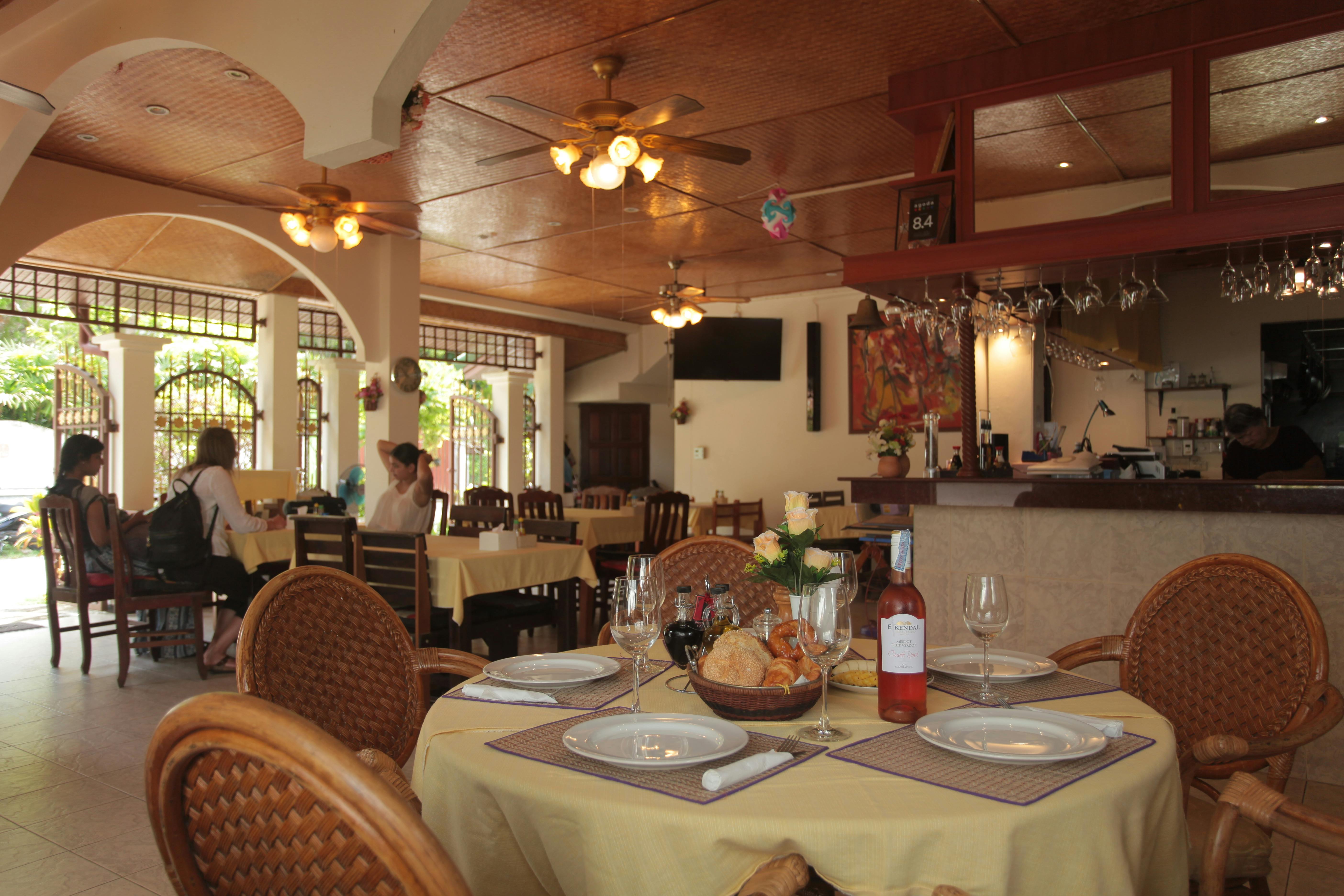 Ya Nui Restaurant