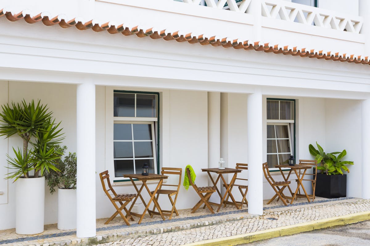 Outdoors. Uma das zonas exteriores do Hotel Alcatruz.