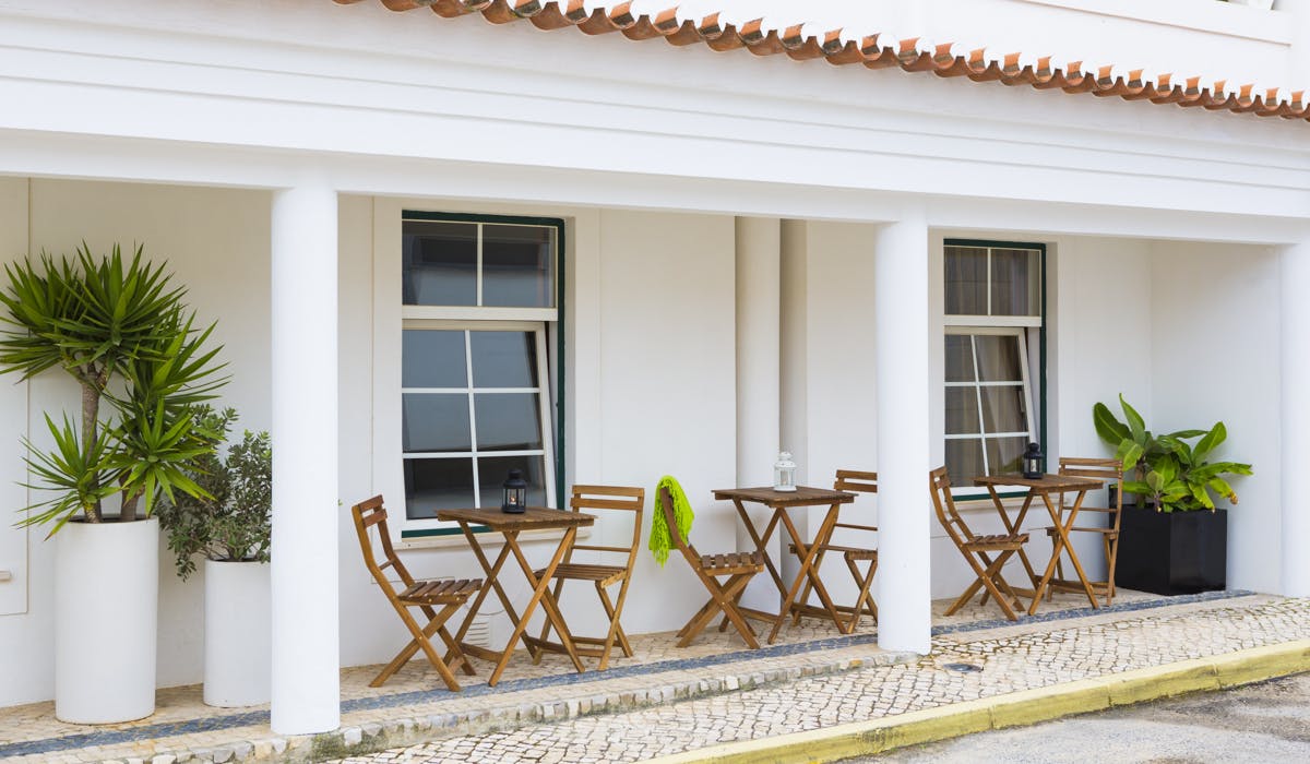 Outdoors. Uma das zonas exteriores do Hotel Alcatruz.