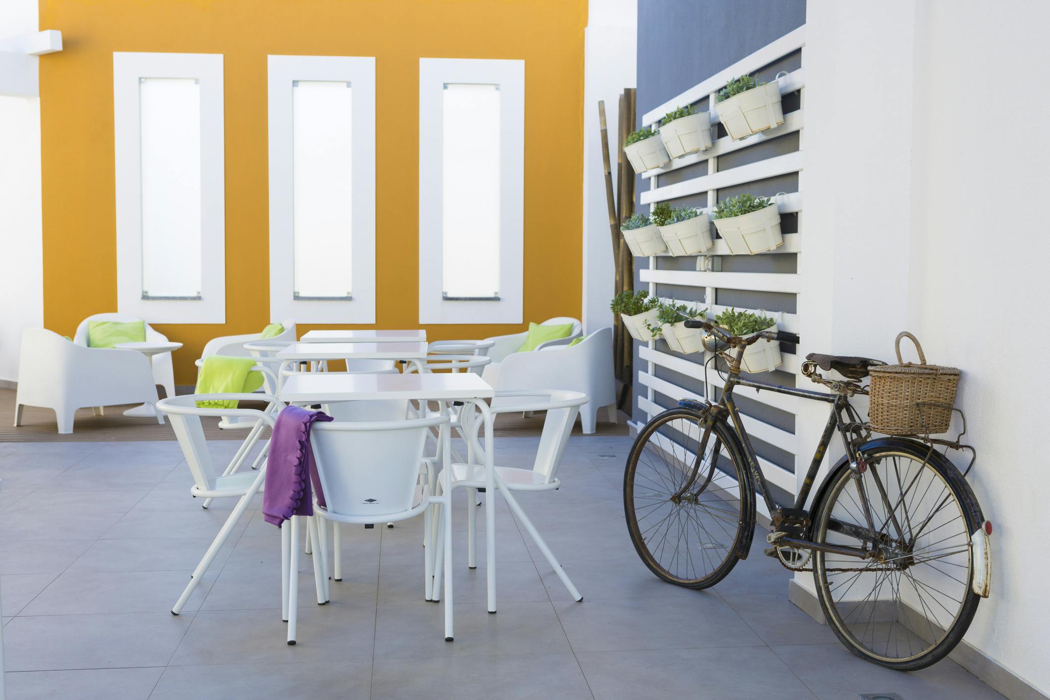 Faça uma refeição leve na esplanada da nossa padaria artesanal Pão do Rogil