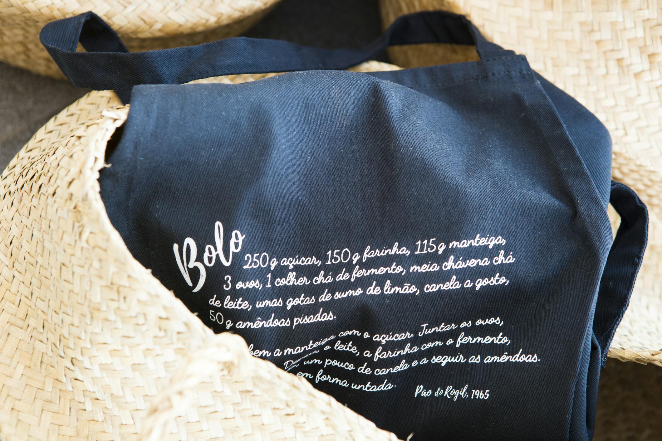 Loja-museu Pão do Rogil onde pode comprar um avental com a nossa primeira receita.