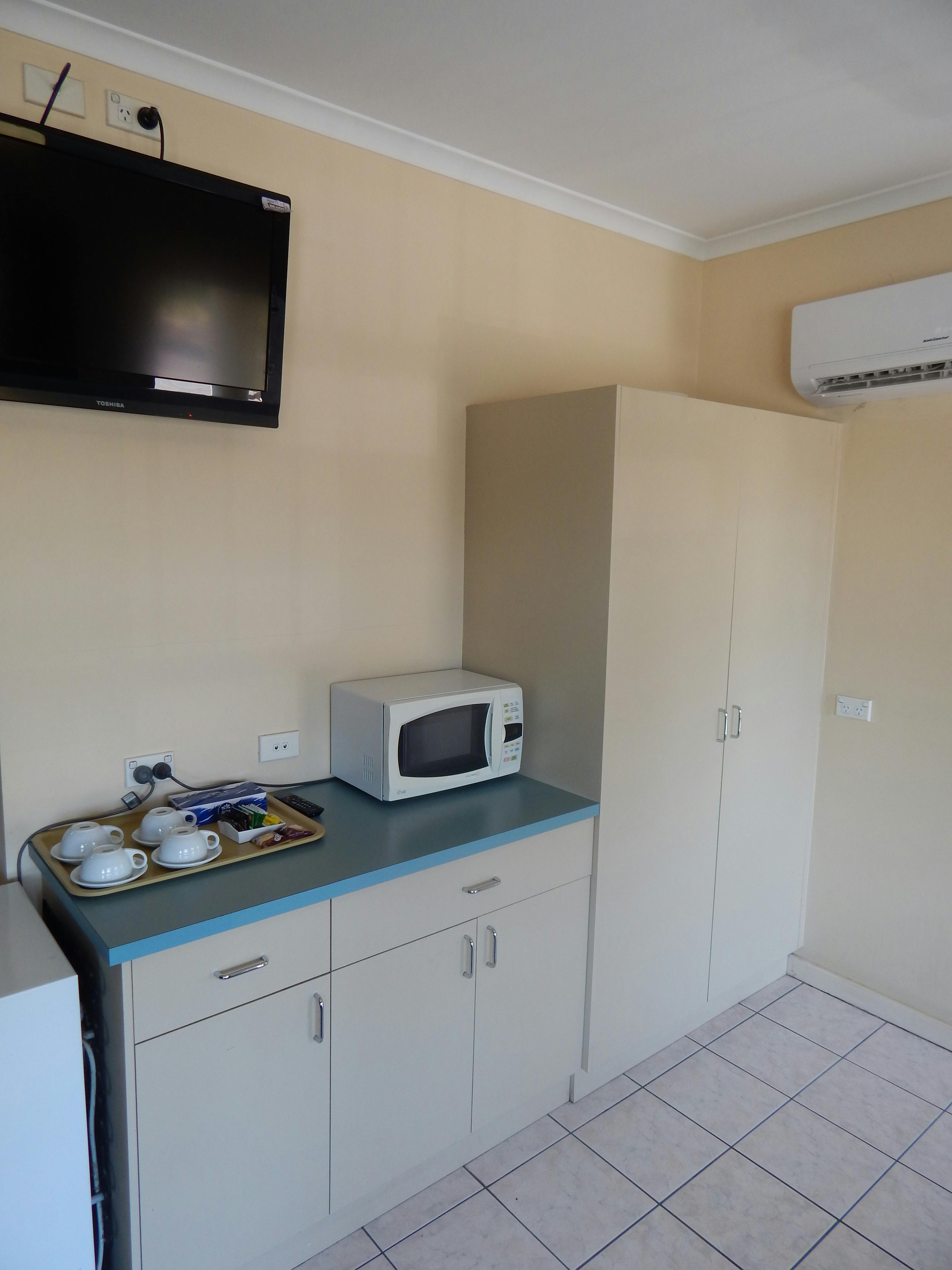 Executive Family Spa or Executive Family Double Kitchenette (sink on other bench)