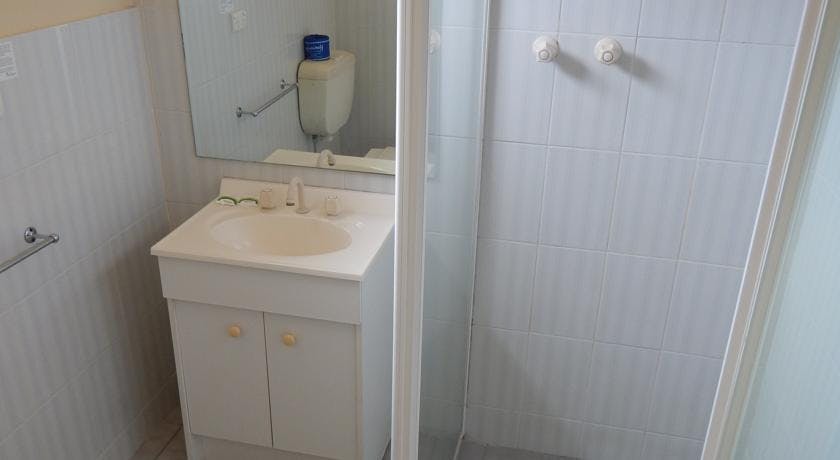 Economy double or Deluxe Twin Bathroom