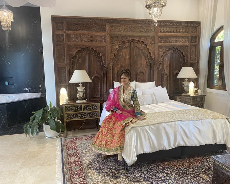 The stunning architecture and beautiful elegance of the Jodha Bai Suite, the epitome of luxury, style & class