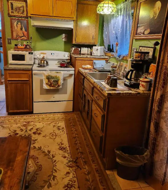 Full Bungalow/Apartment kitchen