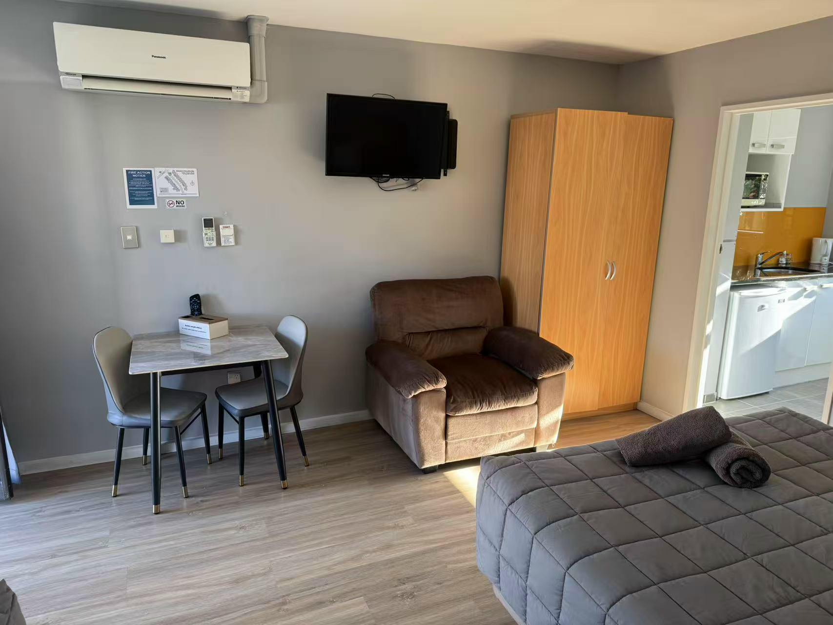 Superior Twin Studio