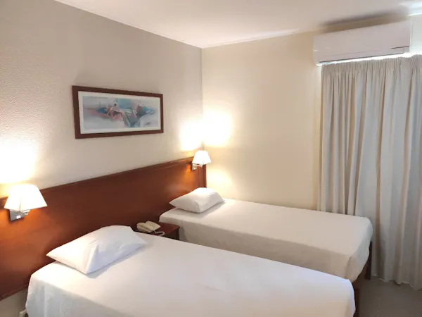 Triple family room at Hotel São Mamede Estoril, featuring a double bed and a single bed for a comfortable family stay.