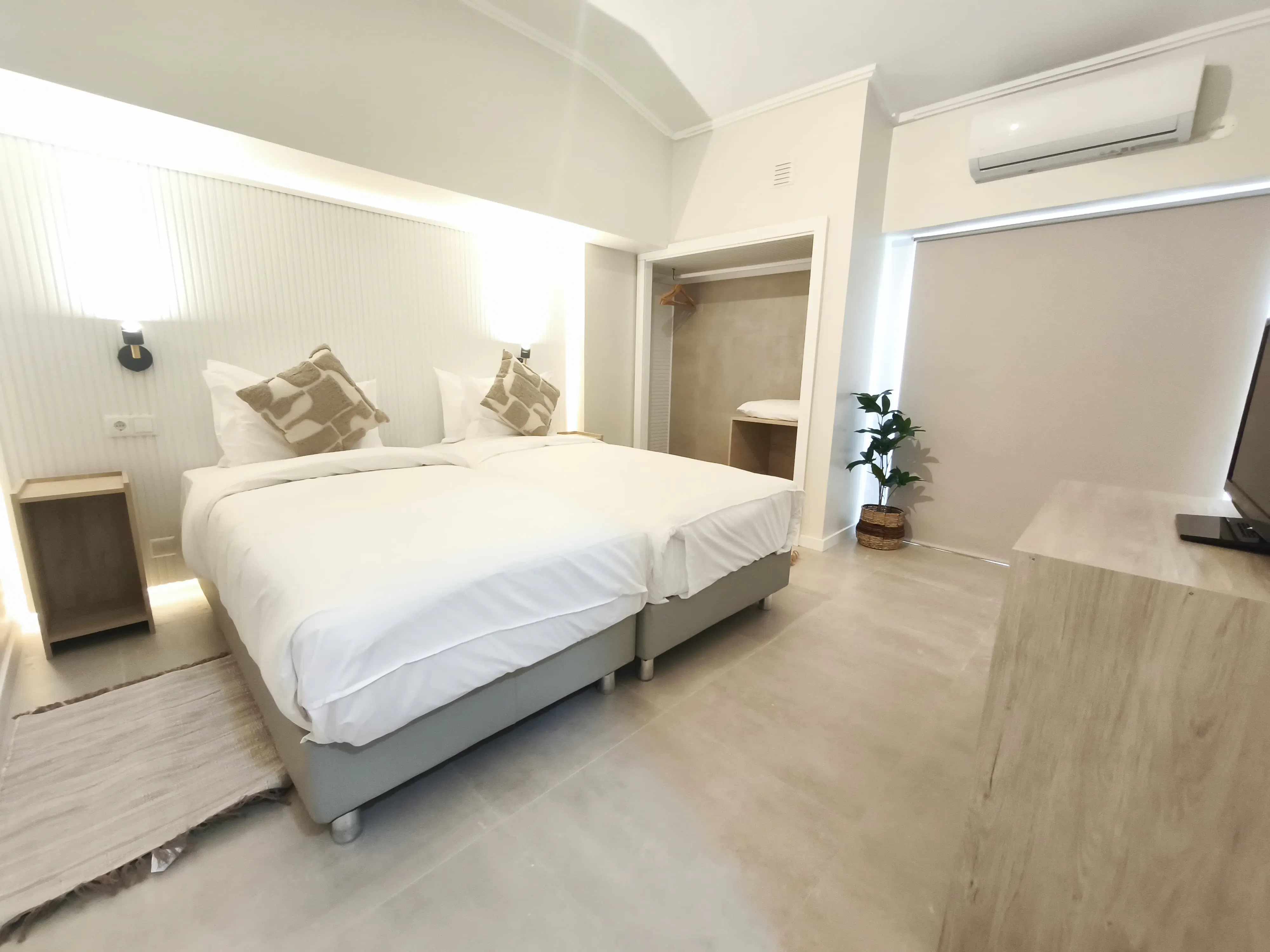 Wake up above Tamariz Beach to uninterrupted views of the Atlantic Ocean, Forte da Cruz and Cascais Bay. Located on the hotel