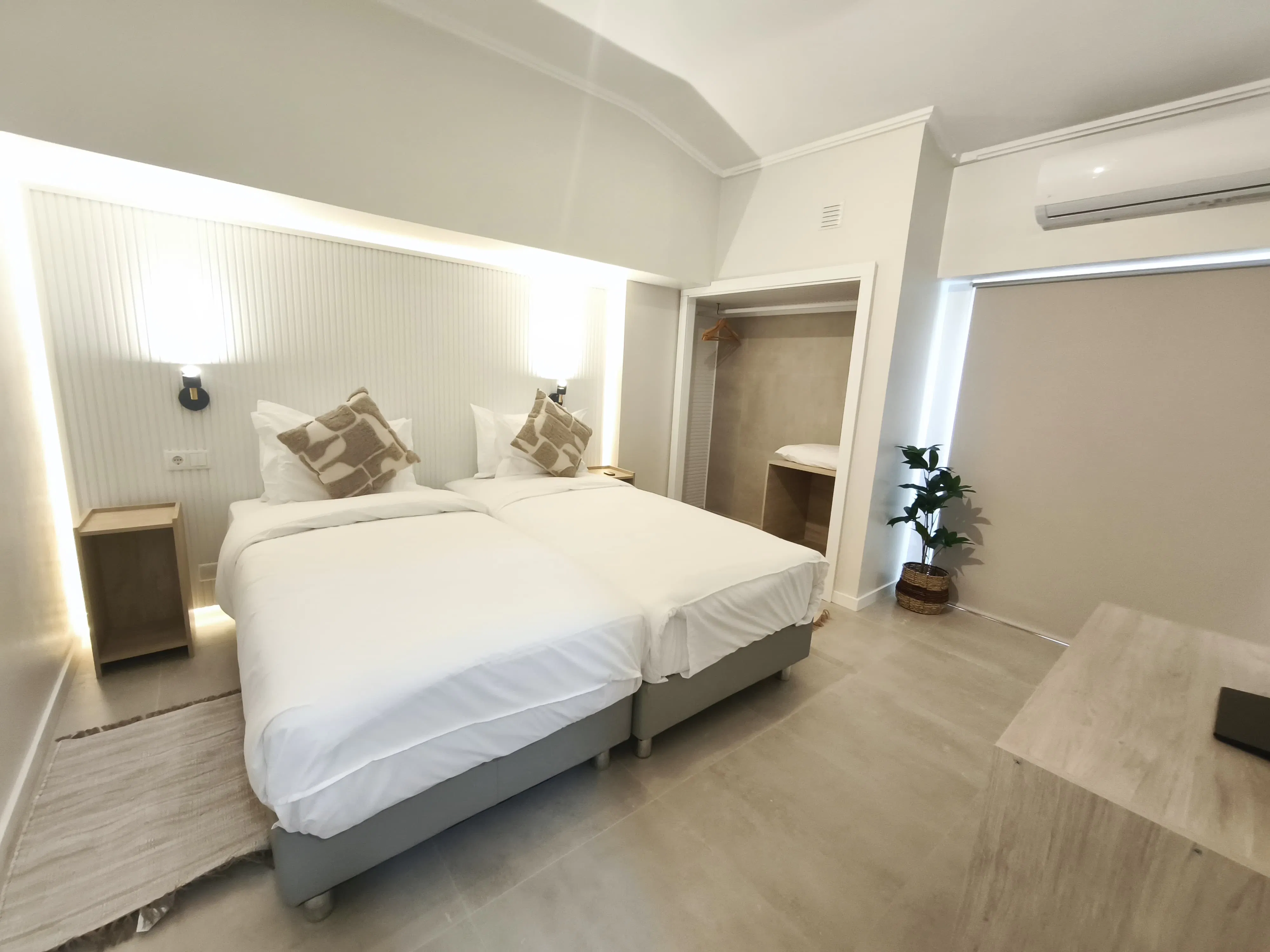 Wake up above Tamariz Beach to uninterrupted views of the Atlantic Ocean, Forte da Cruz and Cascais Bay. Located on the hotel