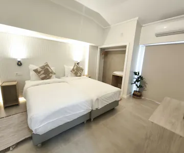 Wake up above Tamariz Beach to uninterrupted views of the Atlantic Ocean, Forte da Cruz and Cascais Bay. Located on the hotel