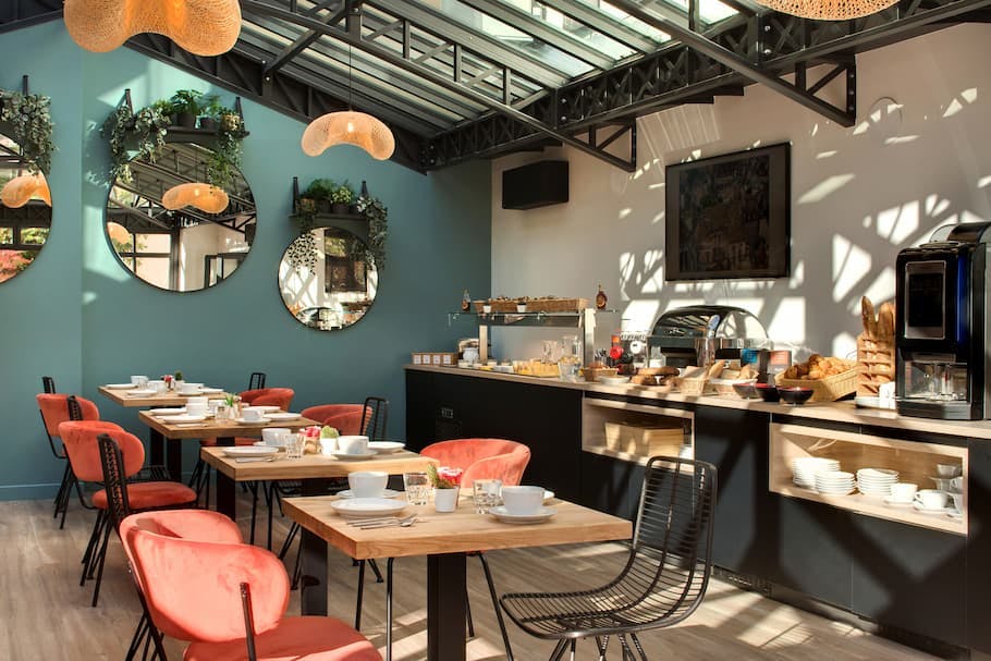 Buffet petit déjeuner dans la Verrière de l'hôtel des ducs