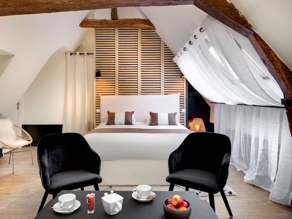 Vue de face de la chambre du 3ème étage de la Maison des Ducs à Dijon