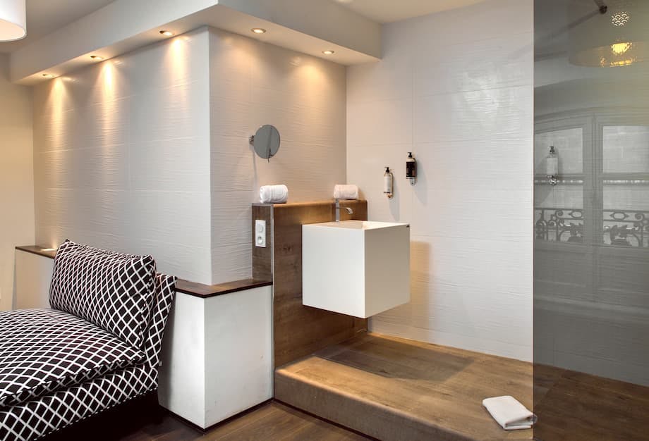 Salle de bains de l'appartement Chambertin de l'hôtel des ducs à Dijon