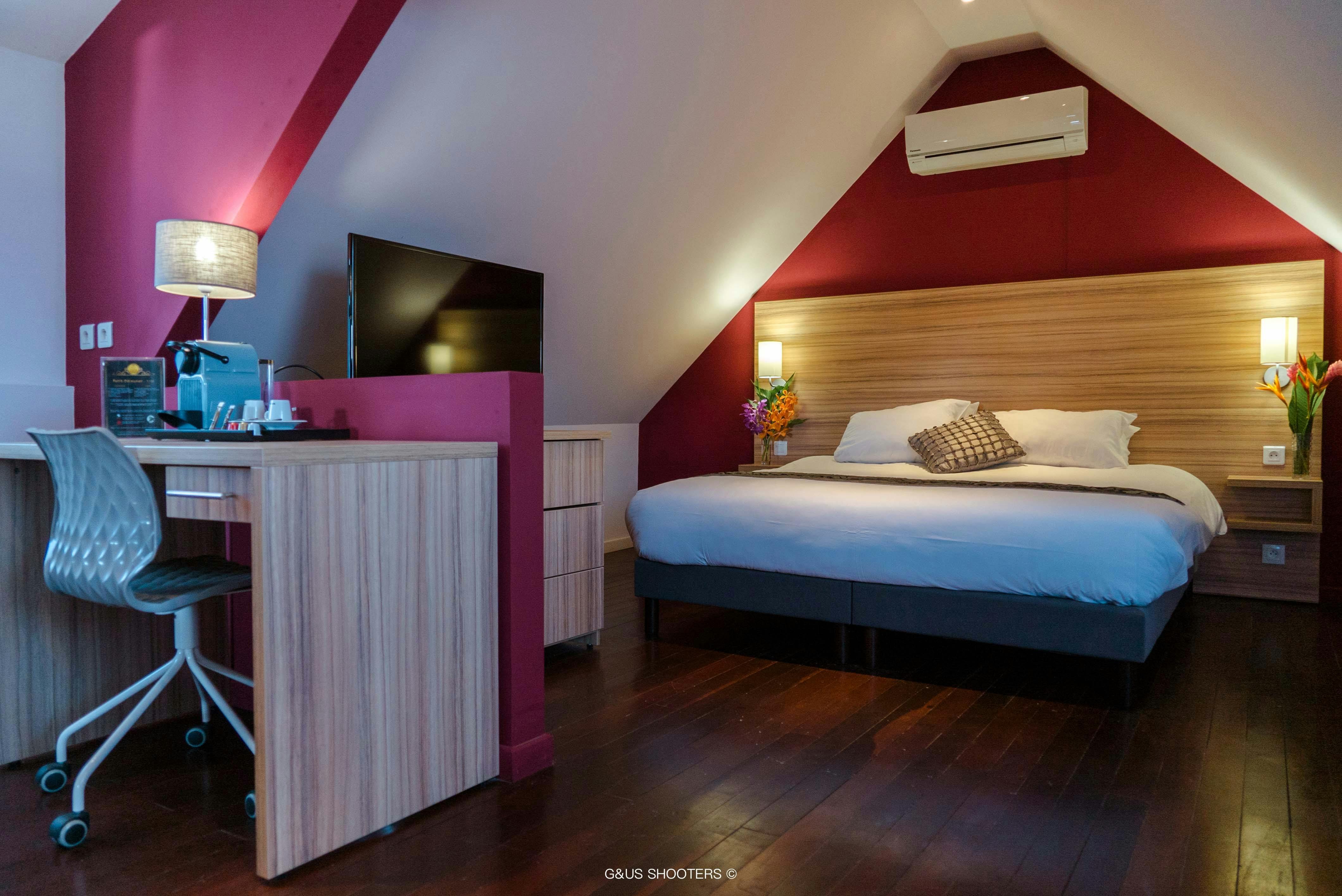 Vue d'ensemble de la chambre 3 a l'appart'hôtel Eclipse à Cayenne, global view of room 3 at apartment hotel Eclipse