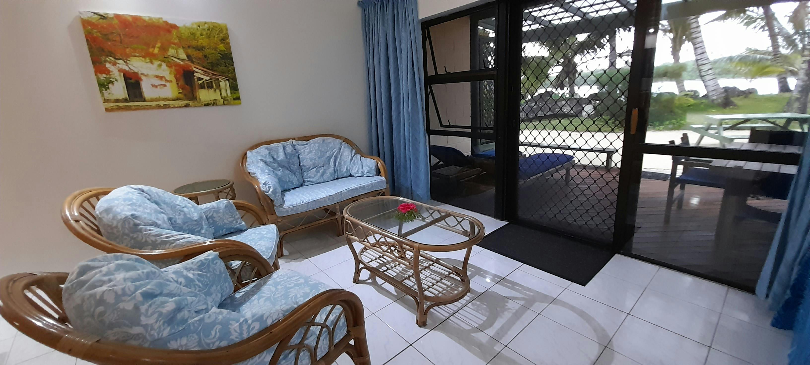 3 bedroom apartments lounge area