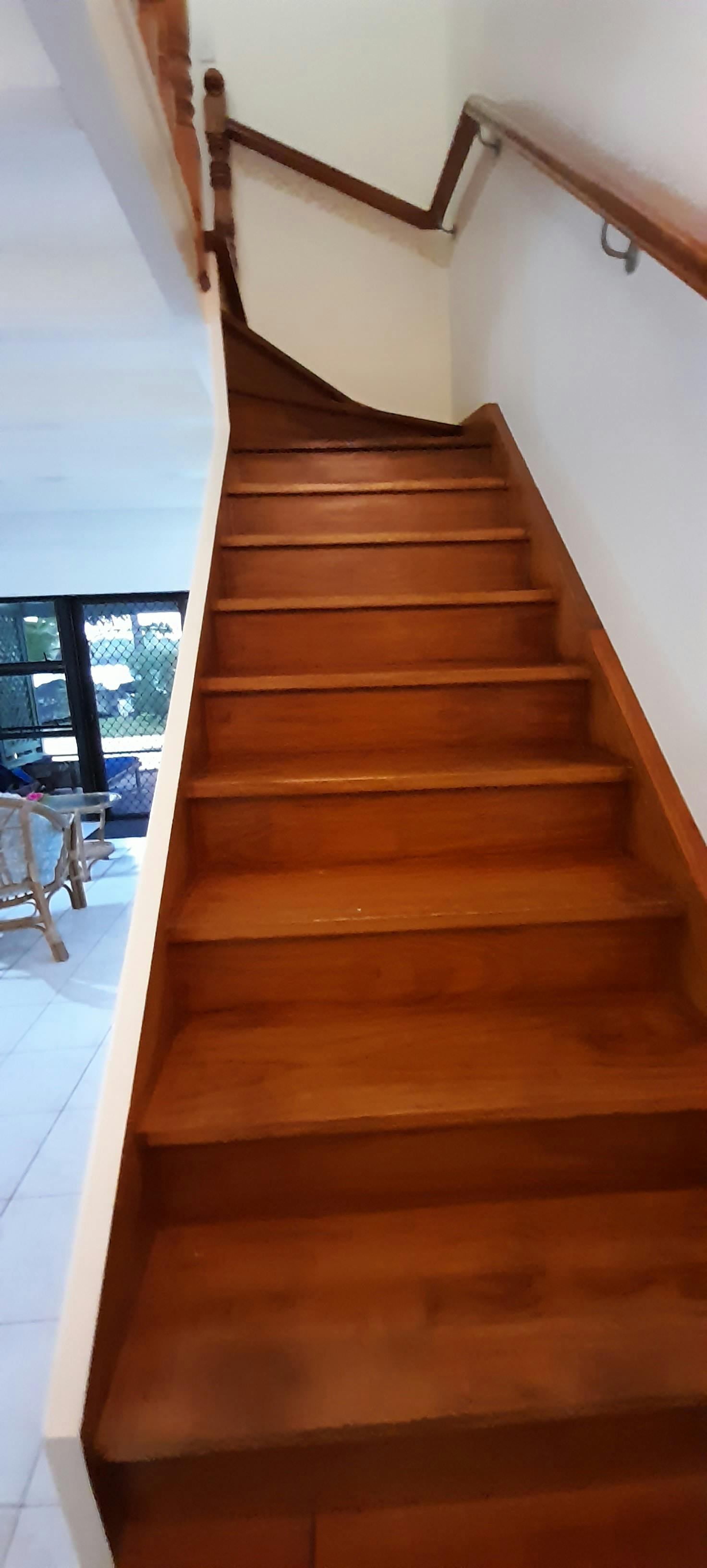 3 bedroom apts. - stairs