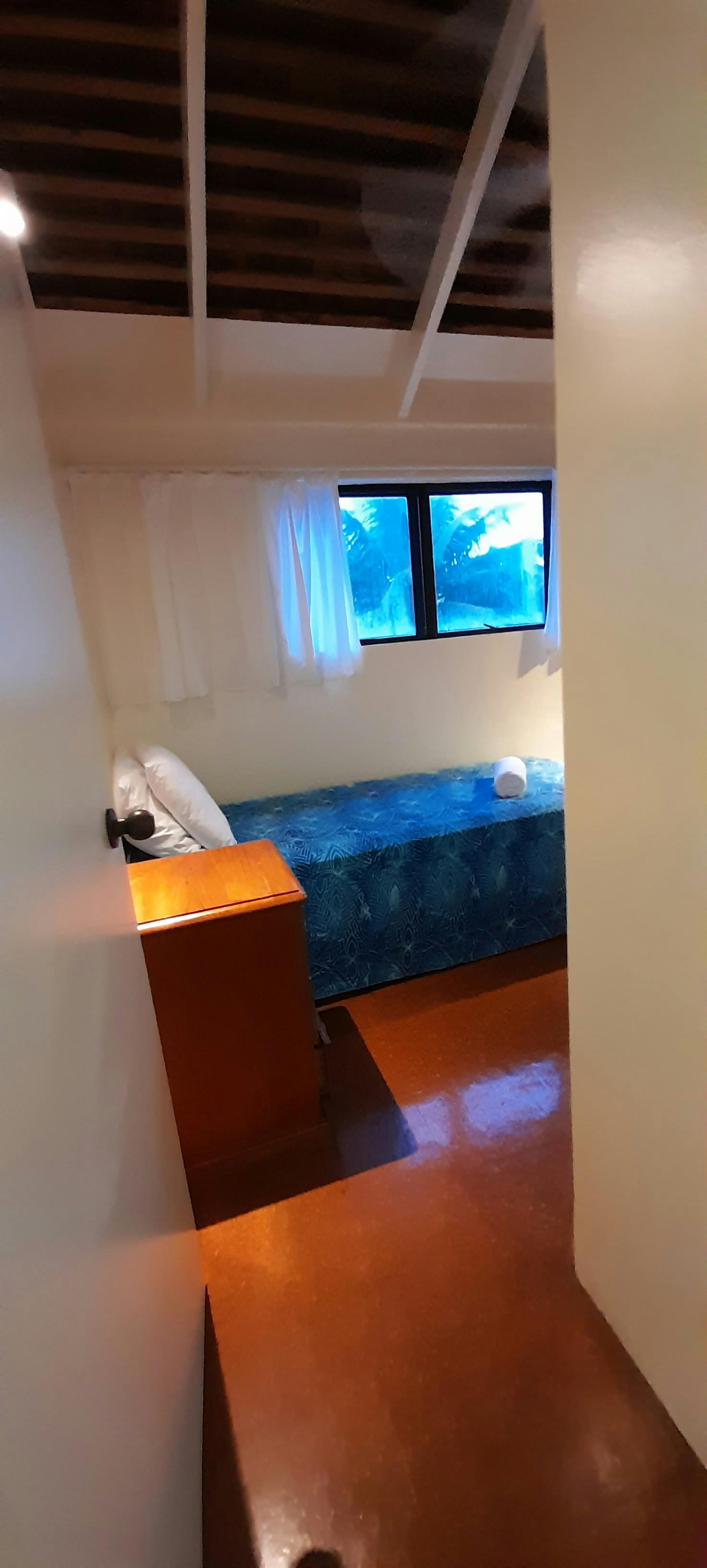 3 bedroom apts. - middle room