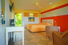 Oceanfront Standard King Bed Room