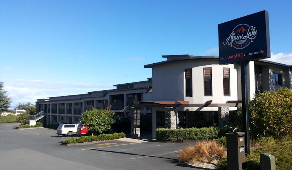 Alpine Lake Motor Lodge