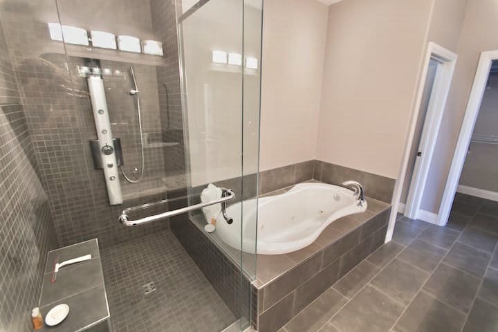 Master Bedroom Ensuite Shower and Deep Jetted Tub