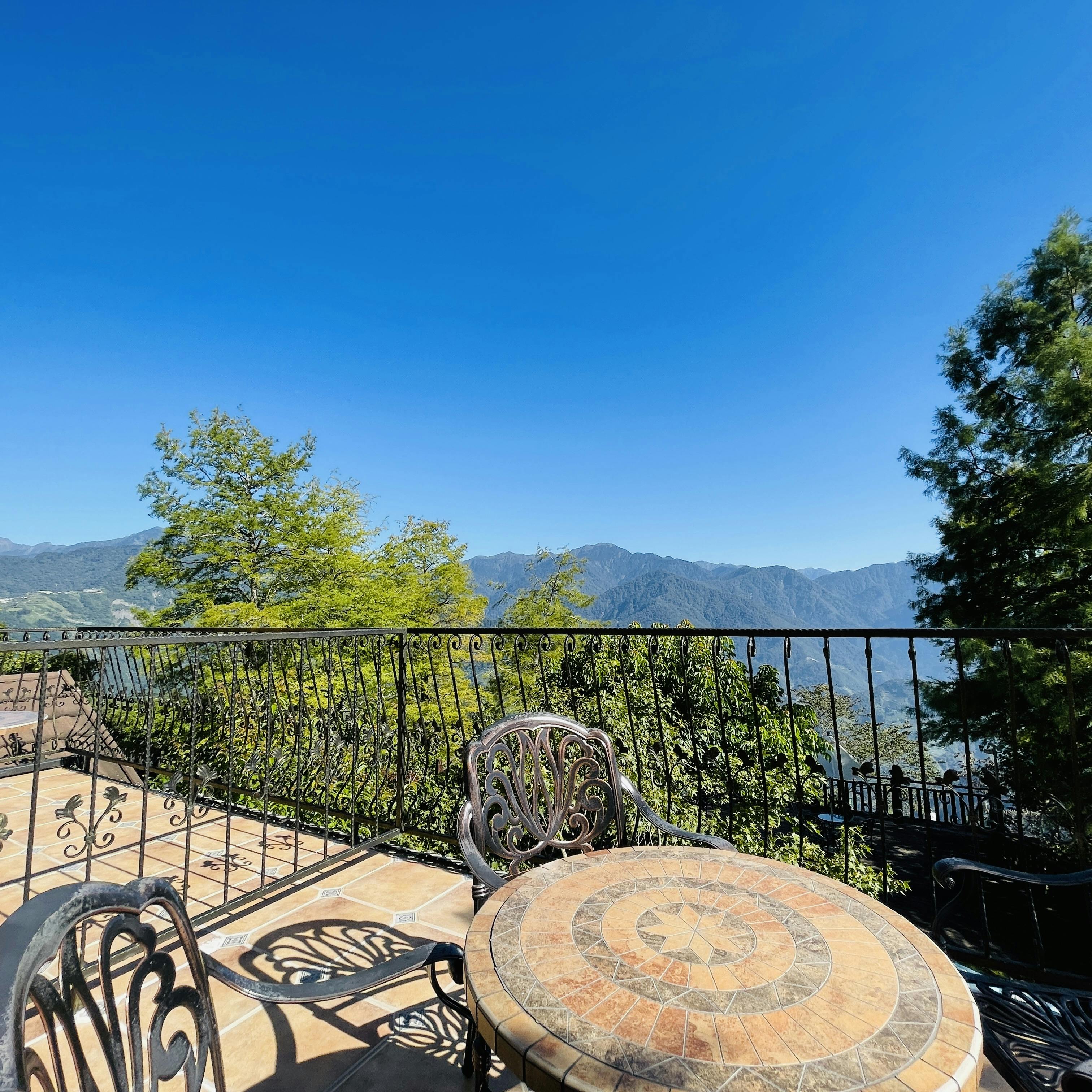 南投清境羊角村鄉村民宿 - 山景四人房陽台俯瞰山景