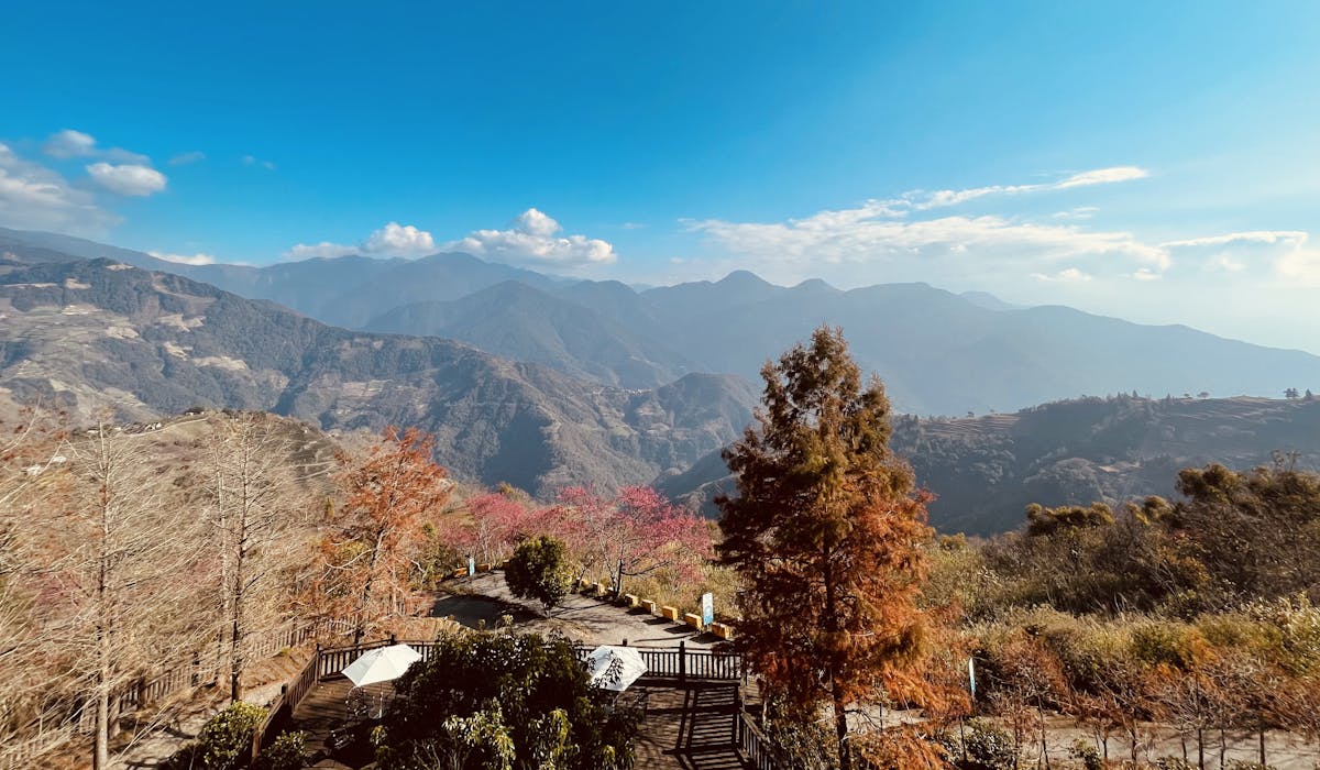 從清境民宿清境羊角村眺望遠方