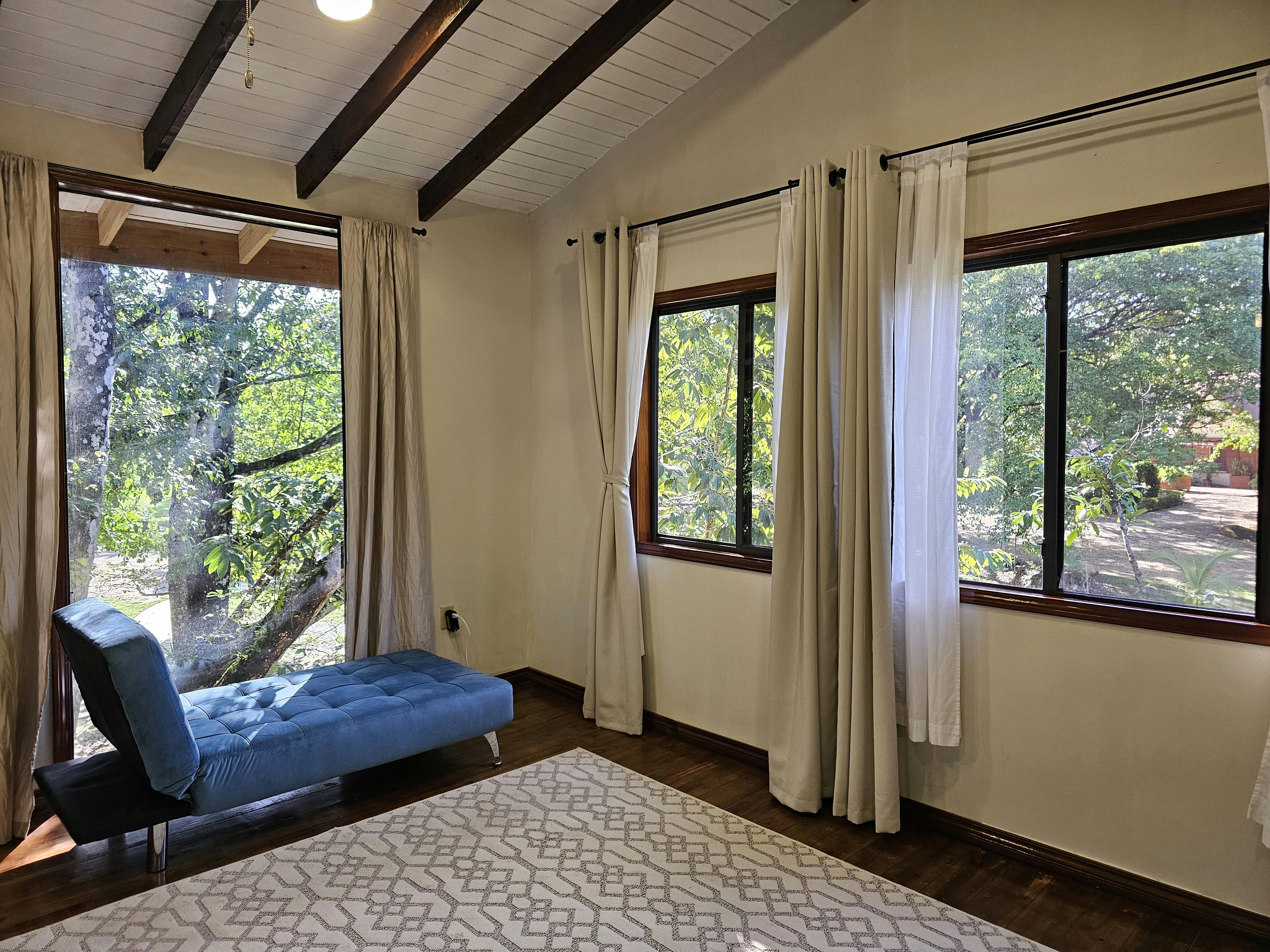 Upper level bedroom of Tree House @ KikiWitz