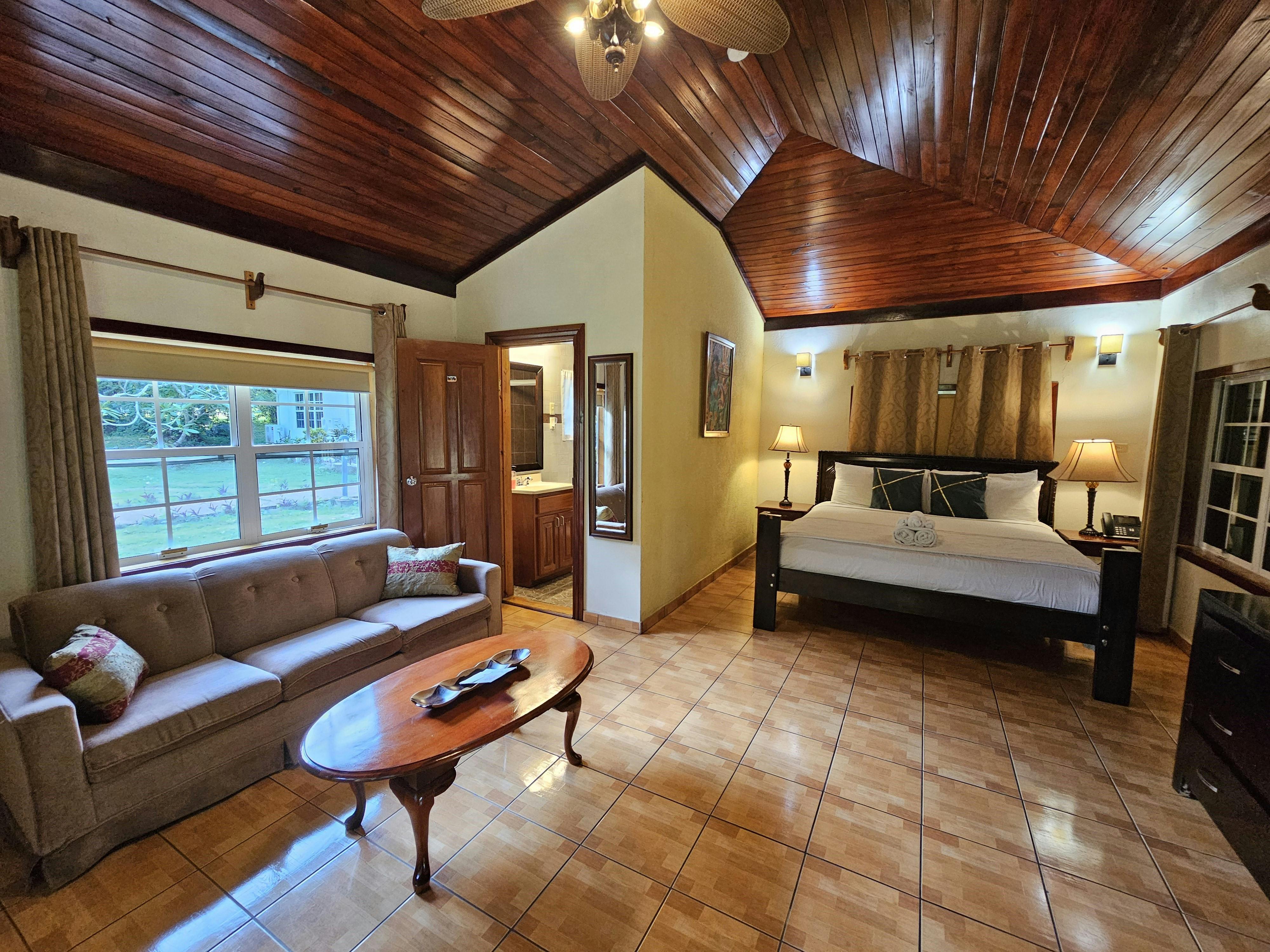 Hibiscus Bungalow - sitting area @KikiWitz