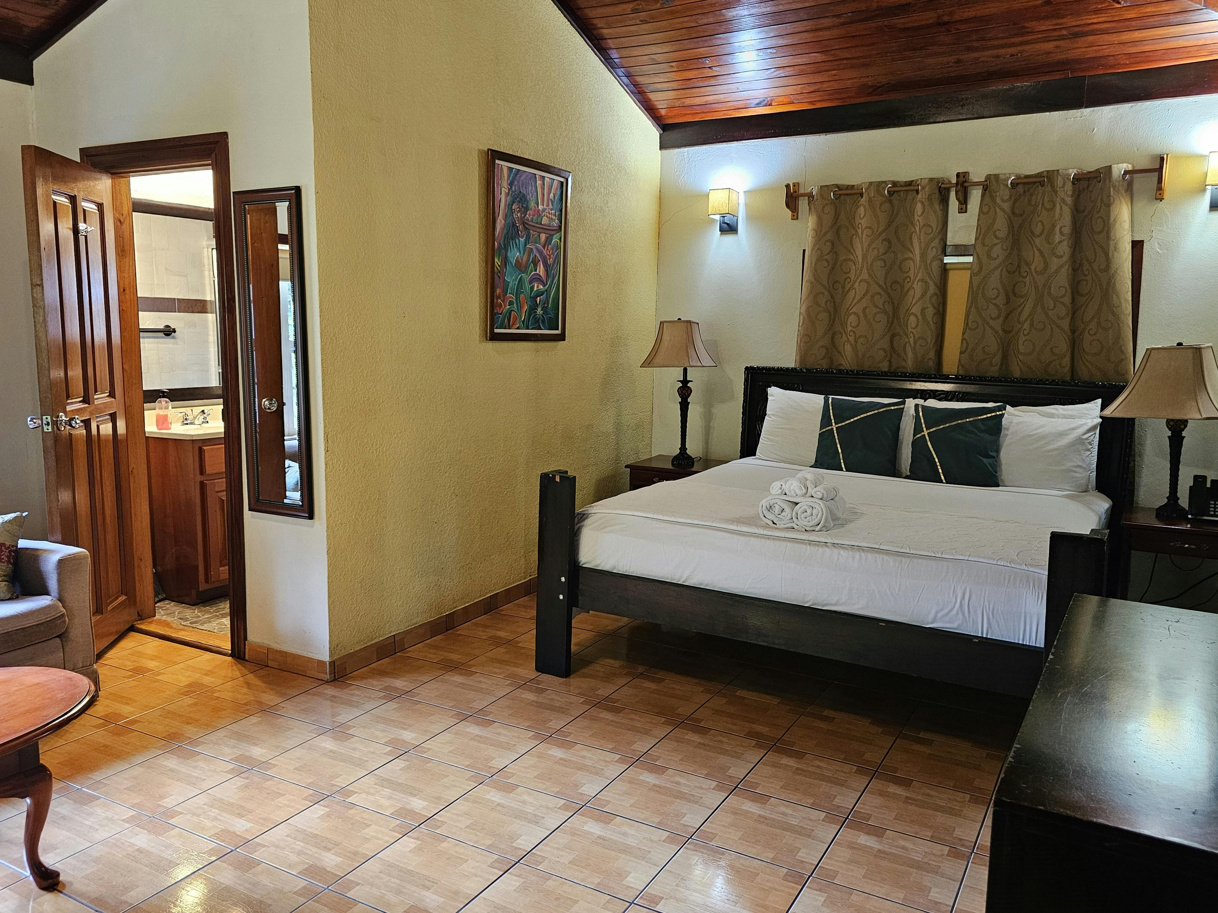 Hibiscus Bungalow - king bedroom