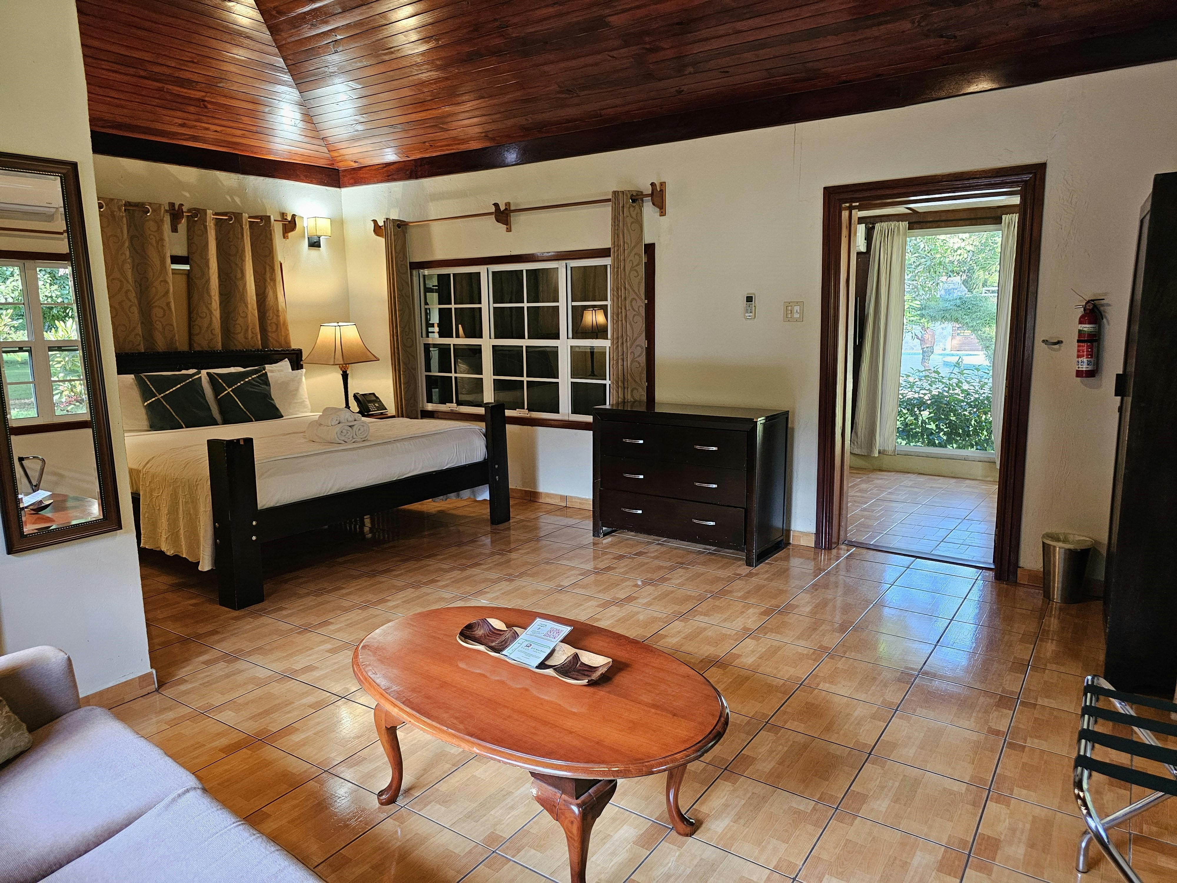 Hibiscus Bungalow @KikiWitz