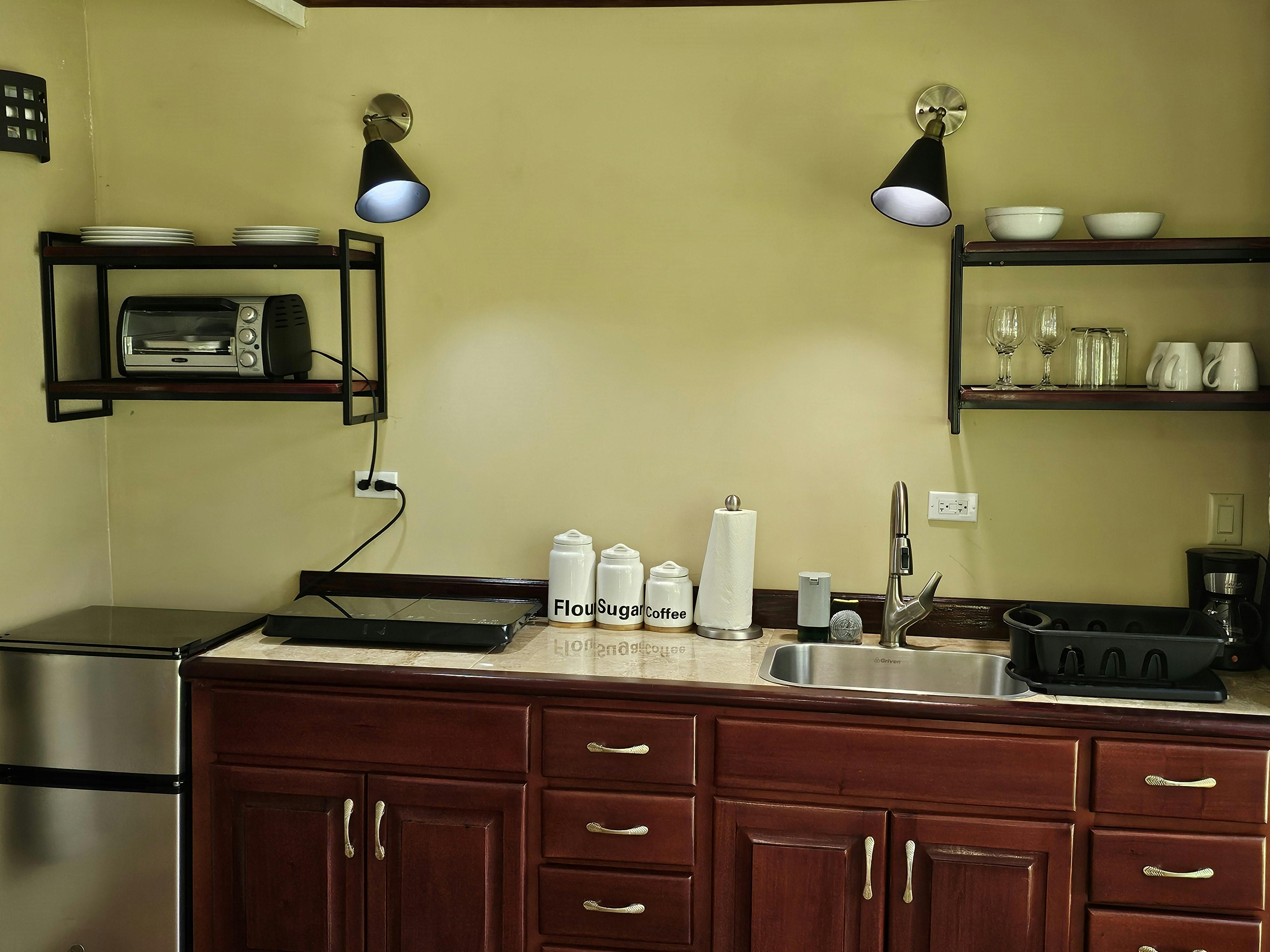 Hibiscus Bungalow kitchen @ Kiki Witz