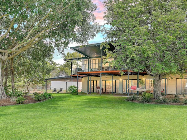 Beachfront Luxury Holiday House with Sea Views, Sunsets and Sunrises