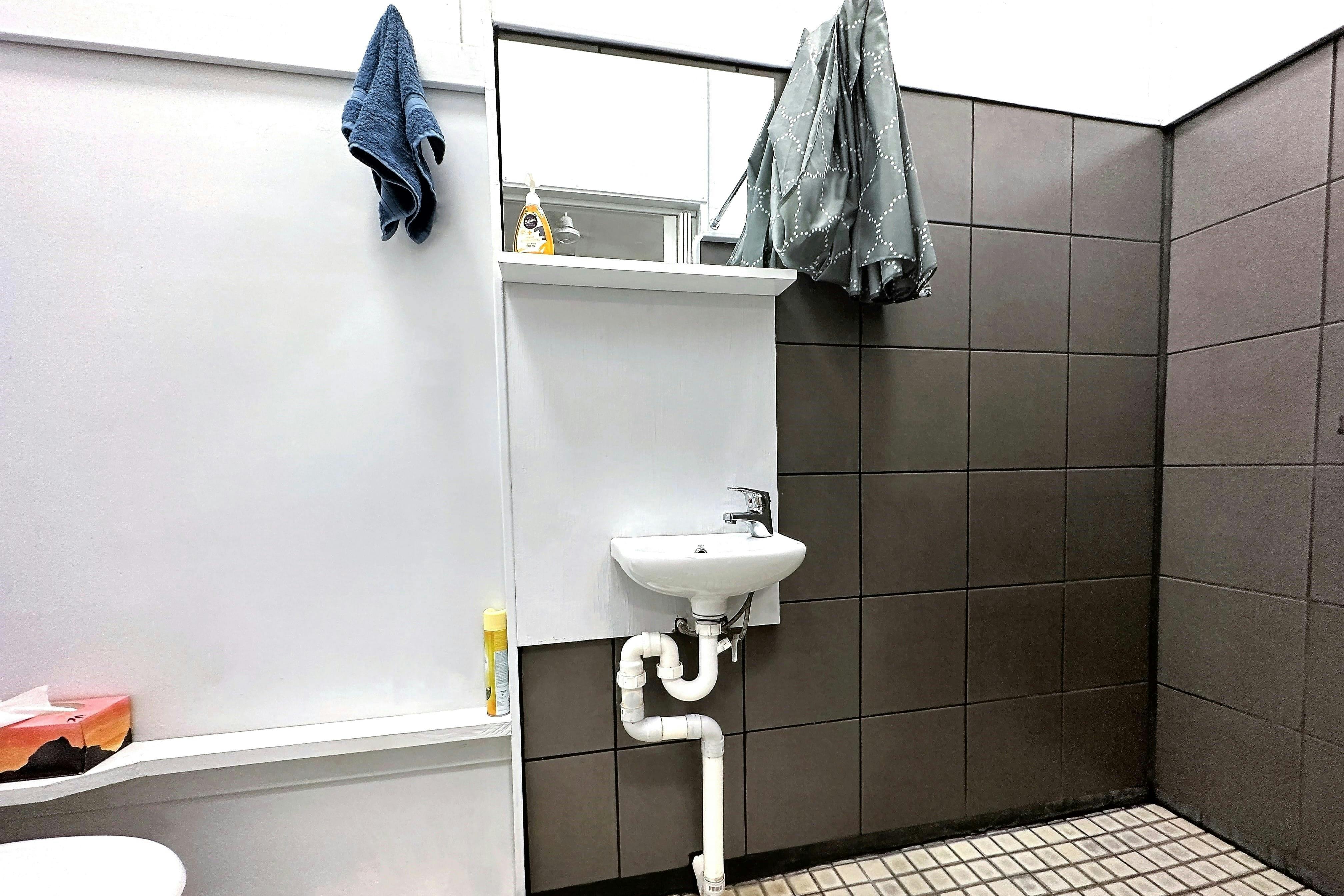 Self-Contained Unit at Golden Sands Retreat, Wagait Beach, NT, Ensuite