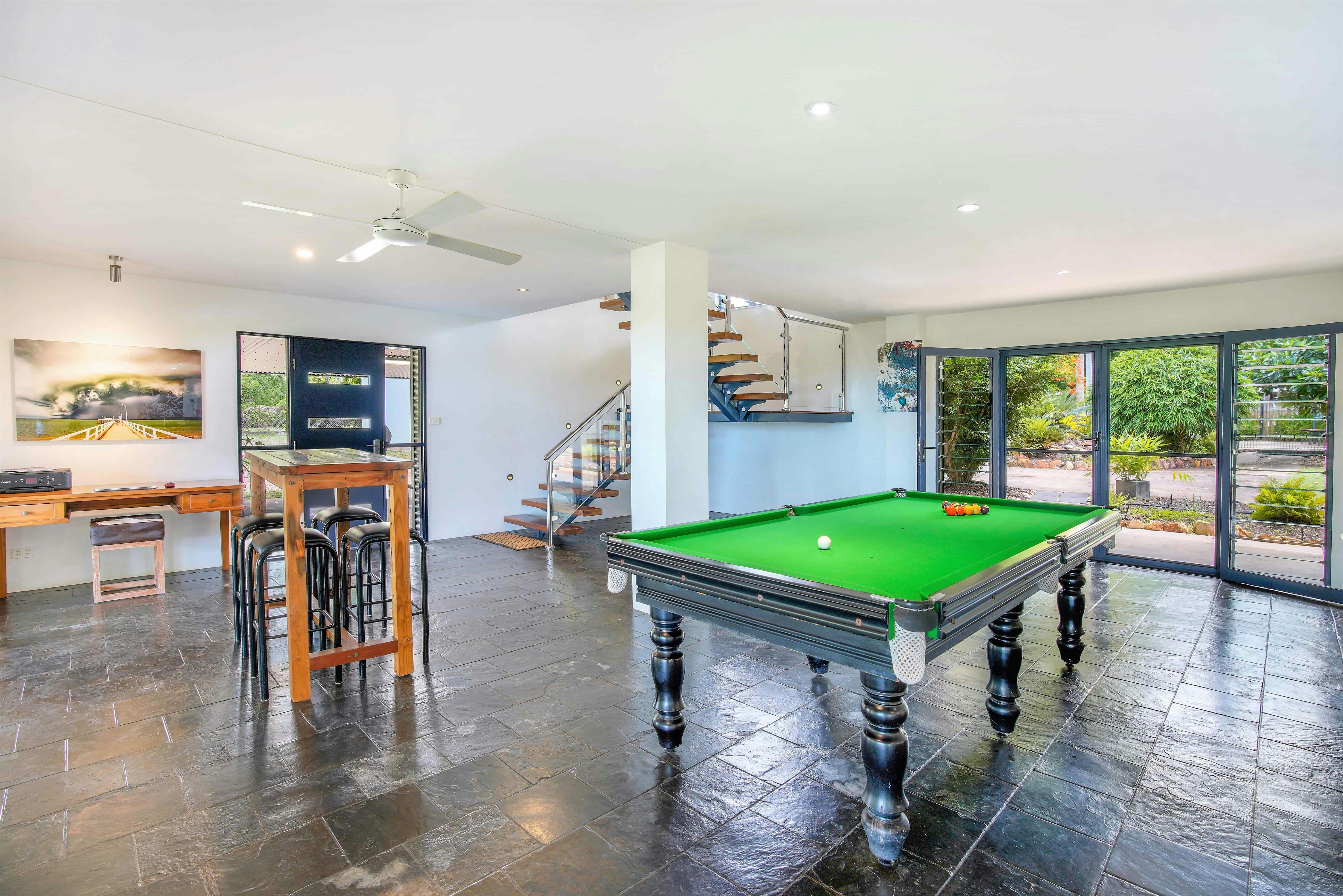 8 Ball Pool, Billiard Table and Games Room