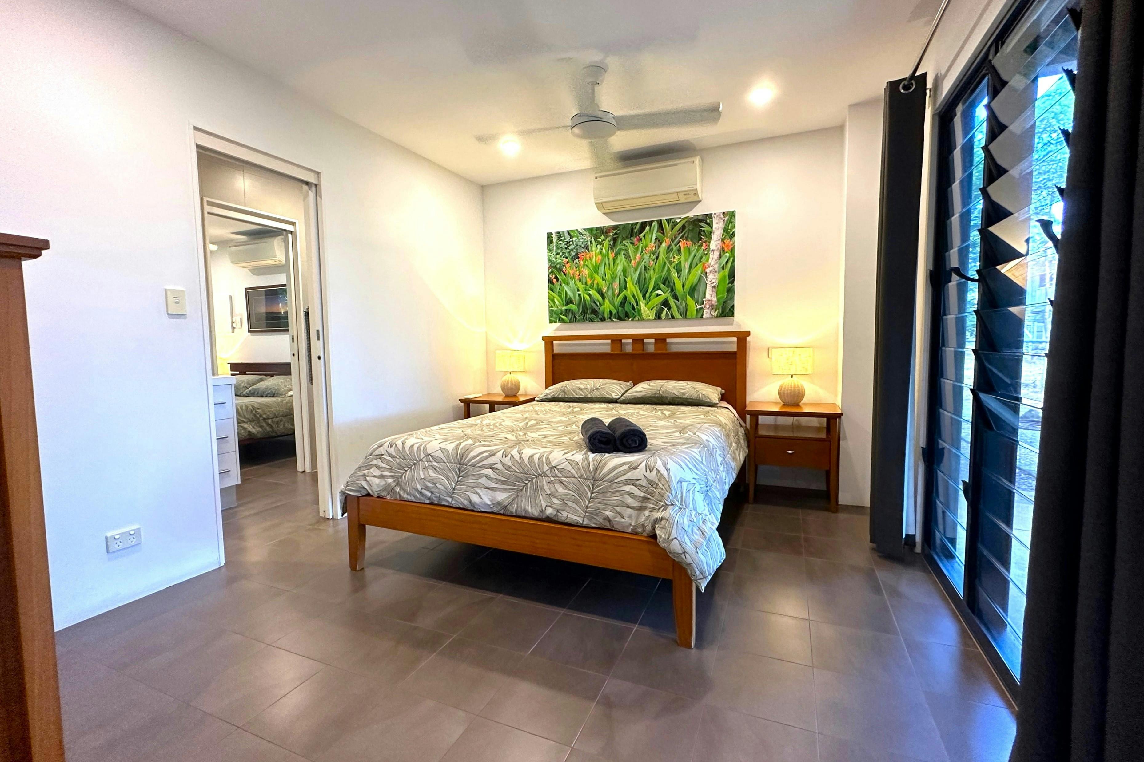 Queen Bedroom Retreat with Ensuite and Scenic Garden/Sea Views