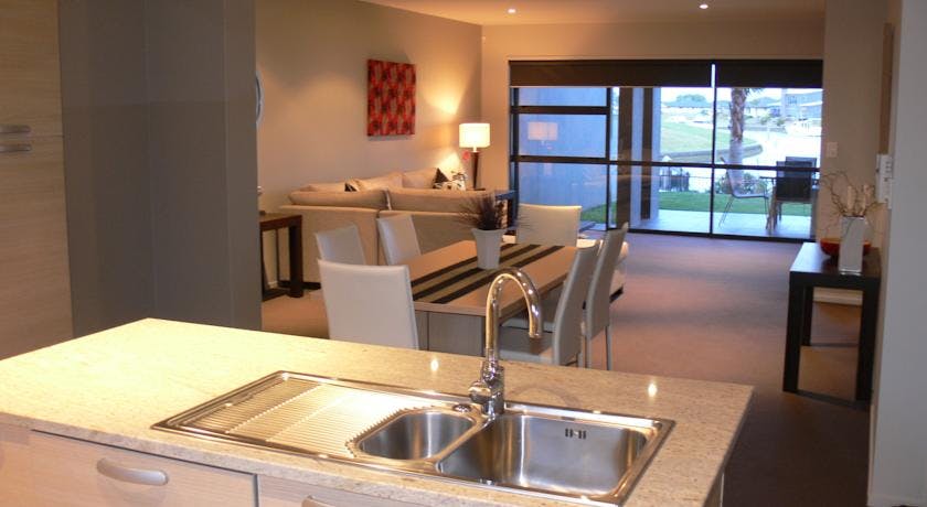 Kitchen / Dining Area