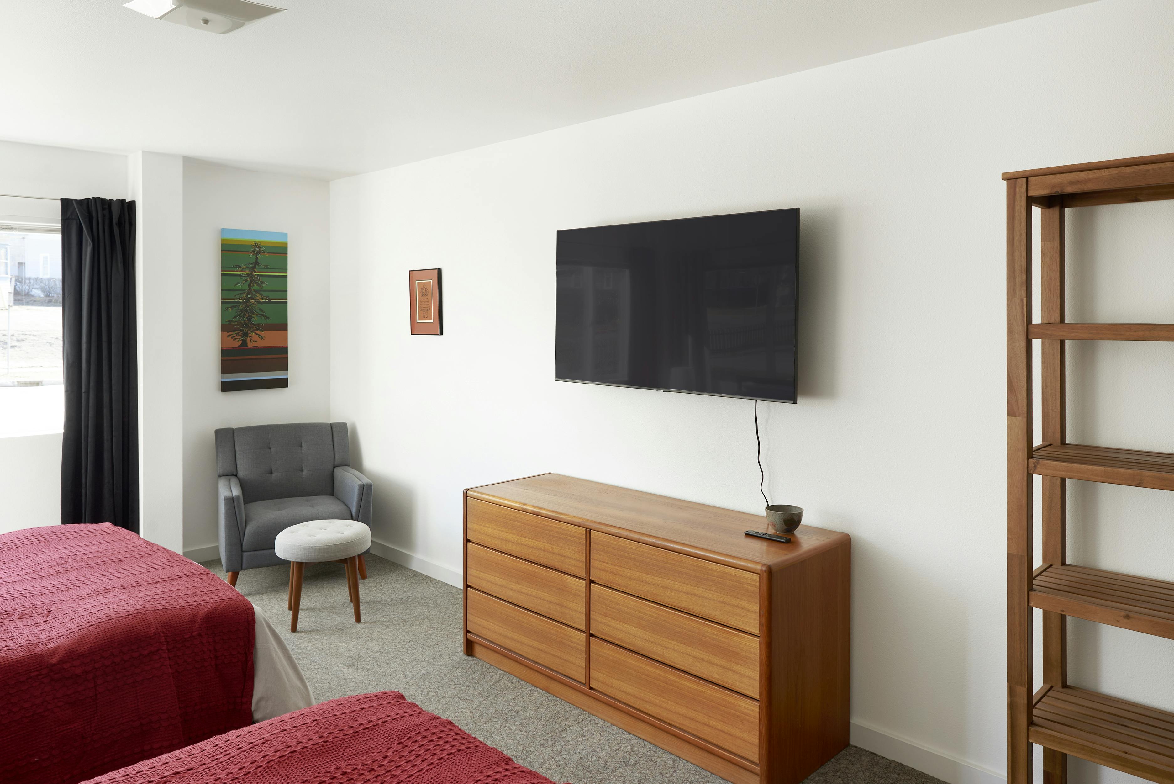 Two queen beds, attached bathroom, full kitchen.