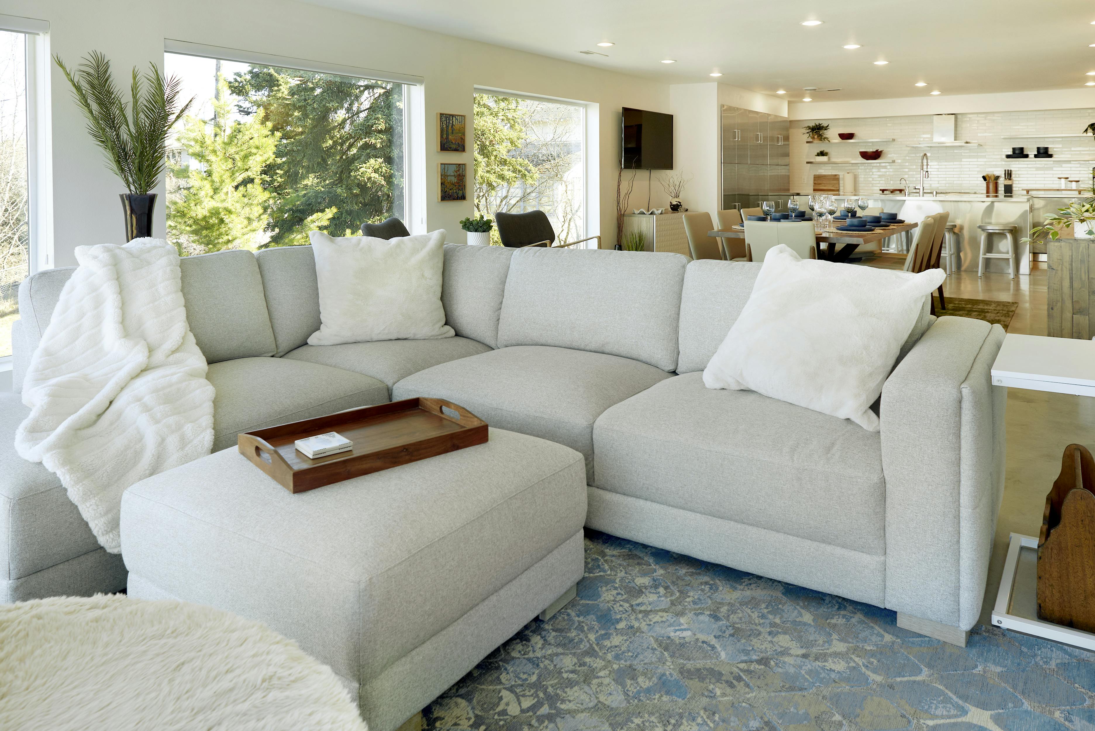 Three bedroom penthouse with one bathroom, full kitchen, and stunning views of Anchorage.