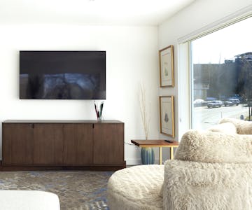 Three bedroom penthouse with one bathroom, full kitchen, and stunning views of Anchorage.