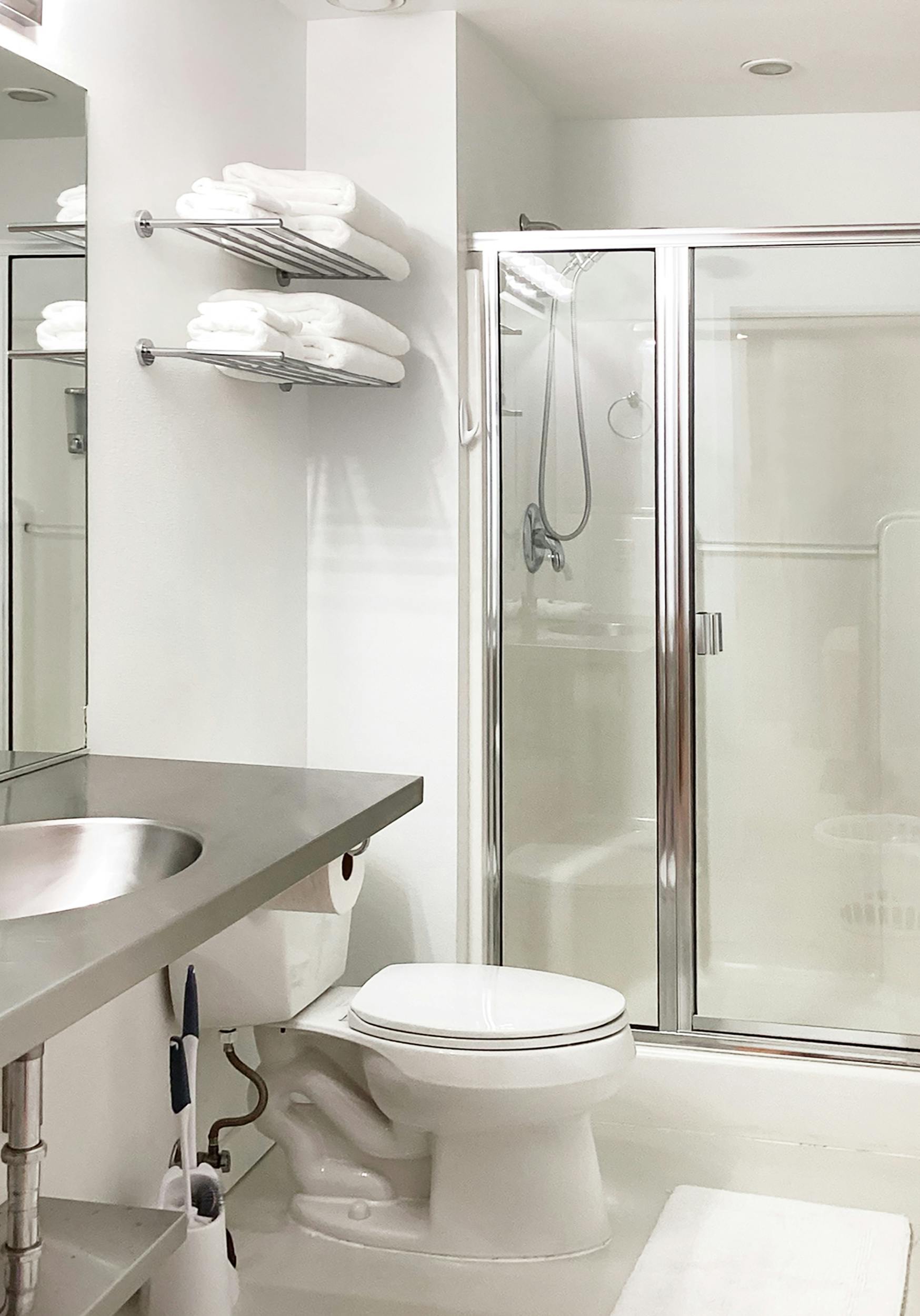 Two queen beds, attached bathroom, full kitchen.