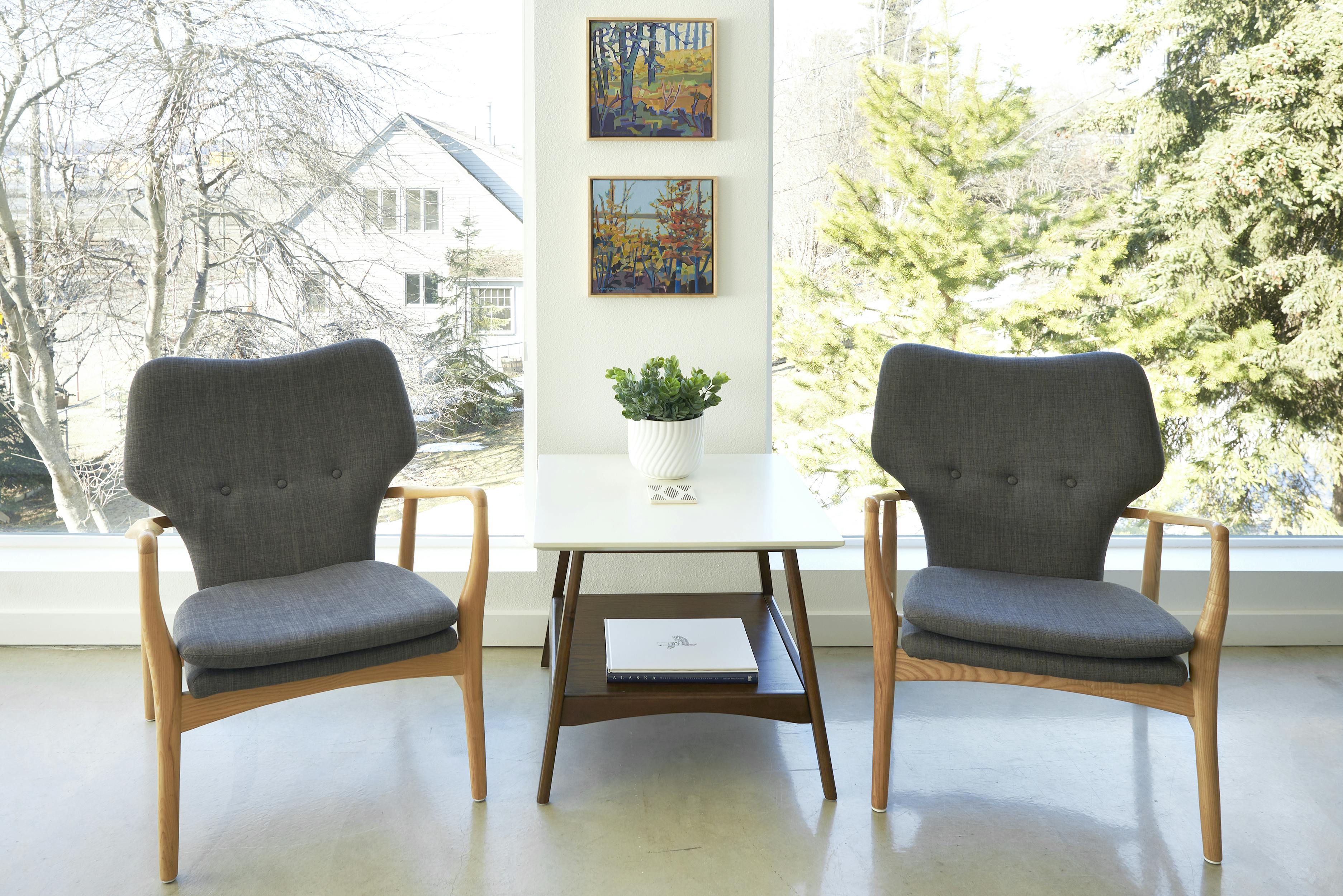 Three bedroom penthouse with one bathroom, full kitchen, and stunning views of Anchorage.