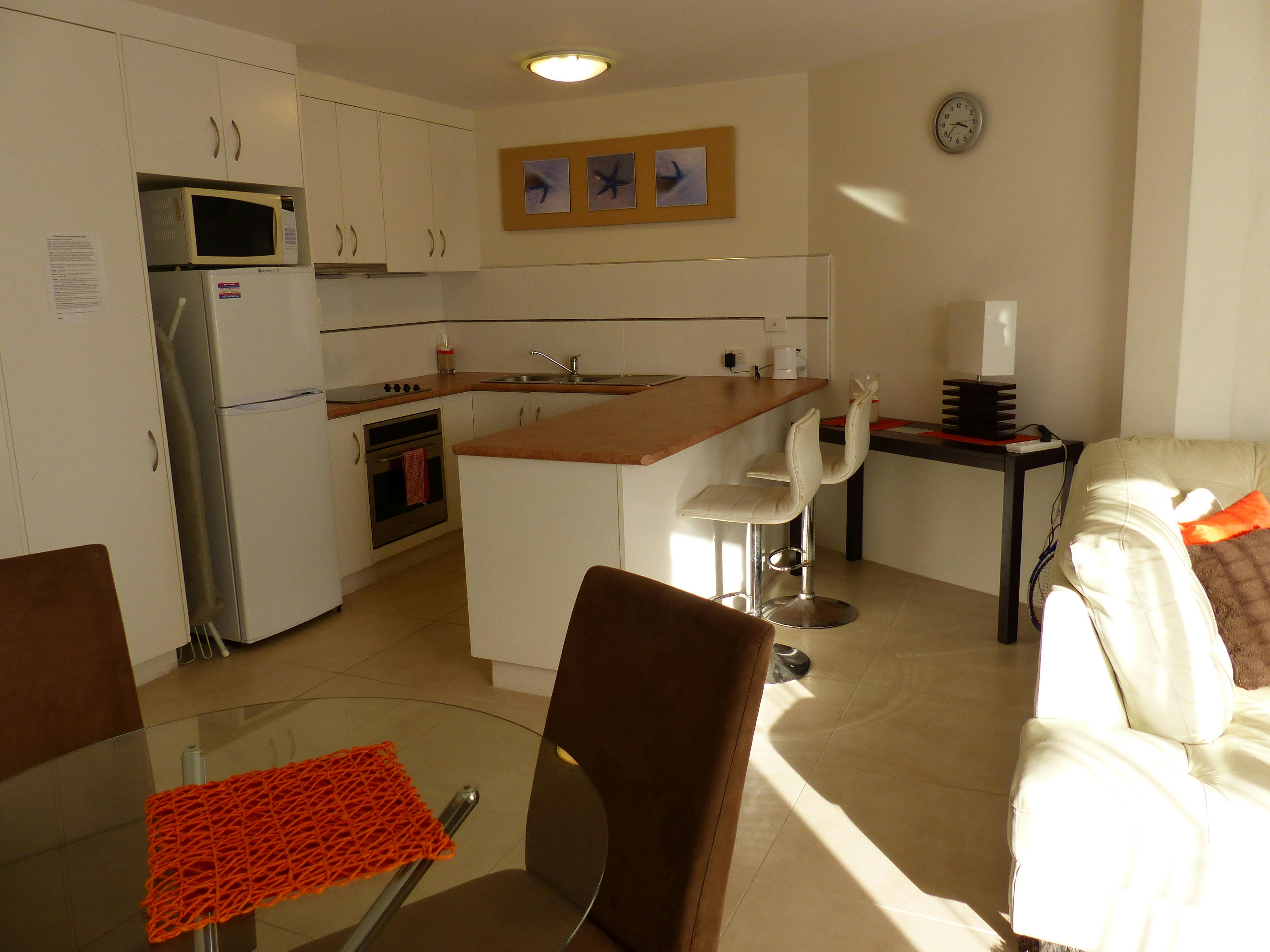 one bedroom apartment, surfers paradise, ocean view, surfers paradise, gold coast, queensland, australia