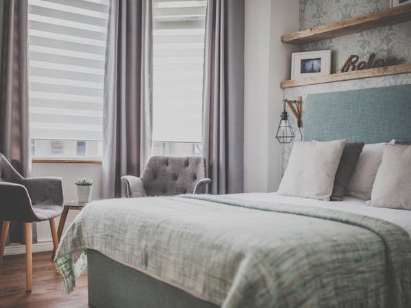 A beautifully decorated double room with ensuite and an adjoining sitting area