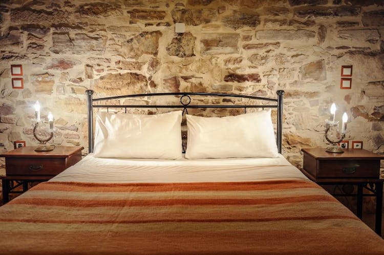 Διπλό κρεβάτι στη Σουίτα του 1ου ορόφου Superior Suite's double bed
